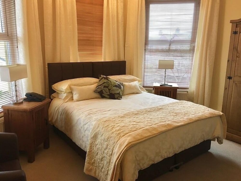Suite, Ensuite (Bath and Shower) photo 1