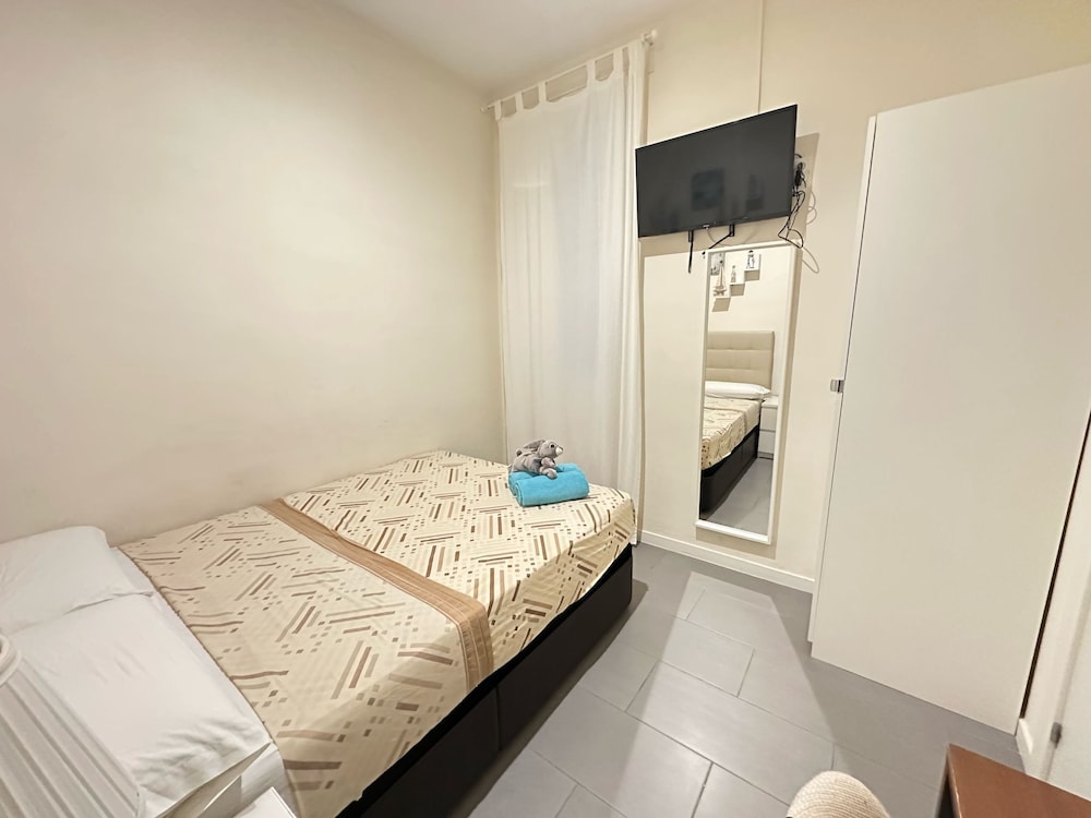 Economy Double Room, Shared Bathroom photo 3