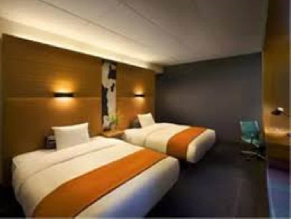 Room, 2 Queen Beds (Mobility Accessible, Roll-In Shower) - Photo 3