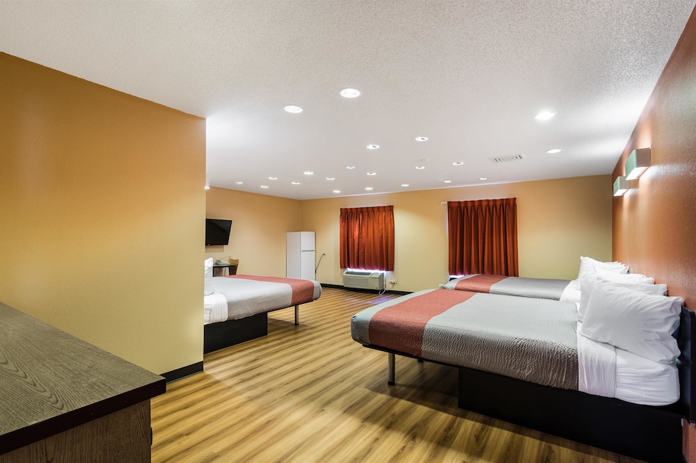 Standard Suite, Multiple Beds, Non Smoking photo 1