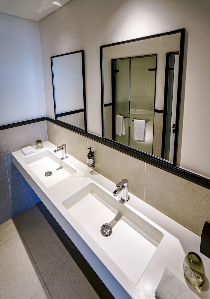 Suite, 1 King Bed, City View (Mega Suite) photo 3