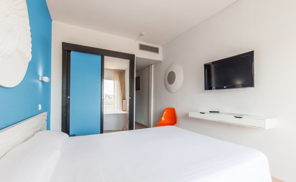 Double Room (2 or 3 Adults) photo 3