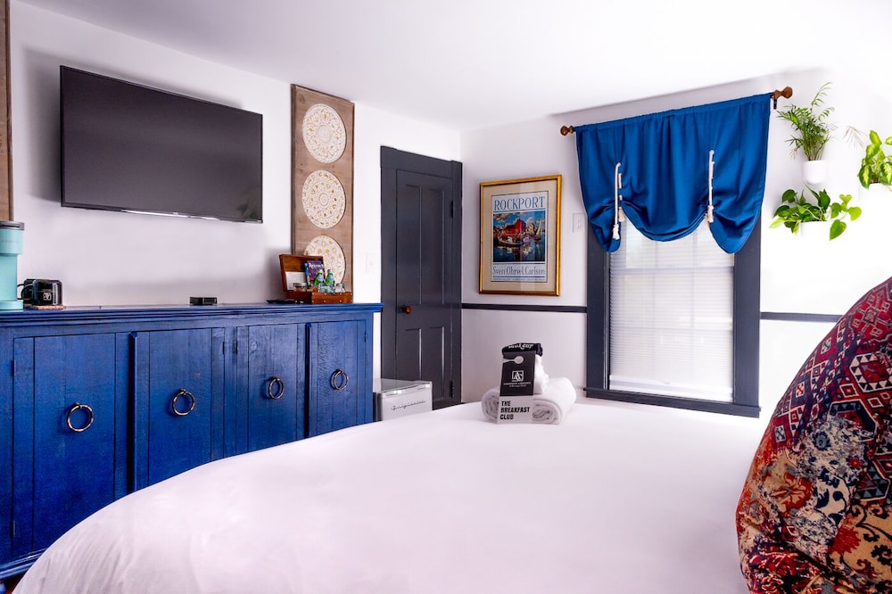 Deluxe Room (Above Board)
