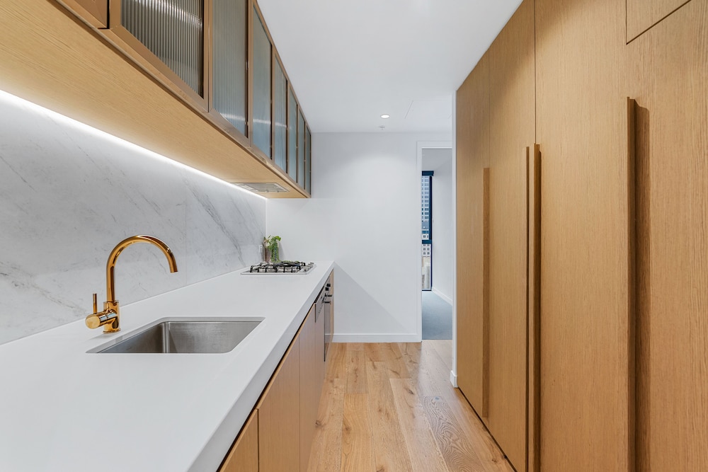 2 Bedroom 2 Bathroom Apartment - Photo 4