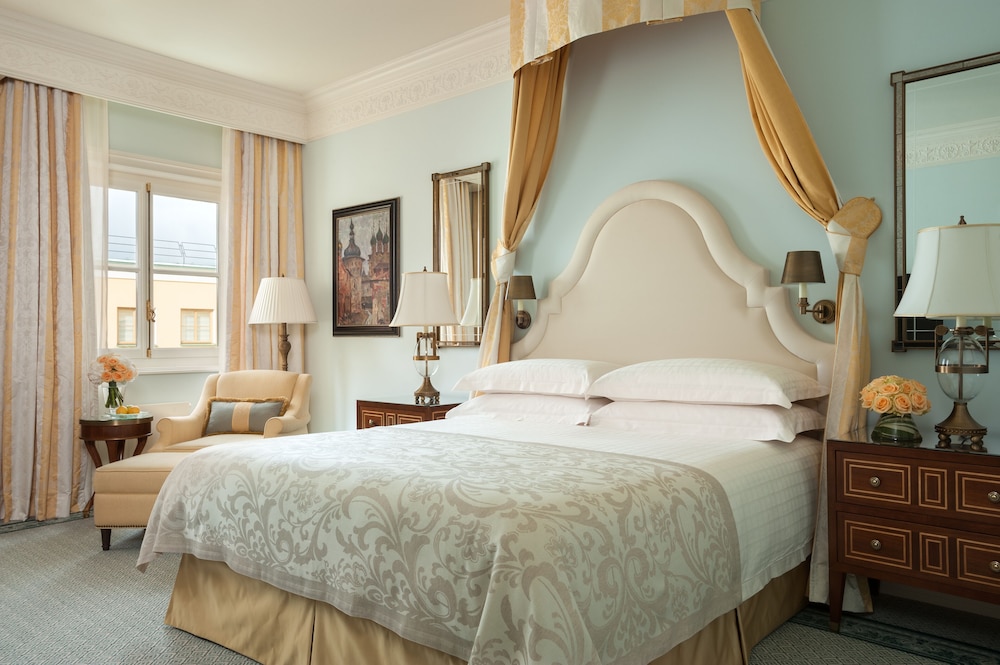 Deluxe Room, 1 King Bed