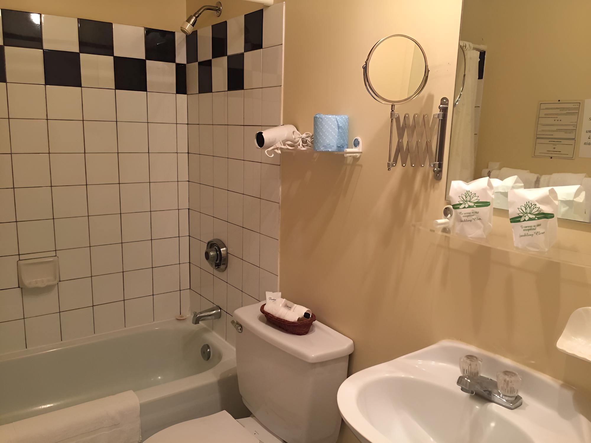 Standard Room, 2 Queen Beds photo 1