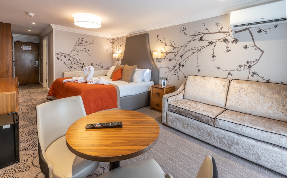 Family Double Room, 1 King Bed with Sofa bed - Photo 4