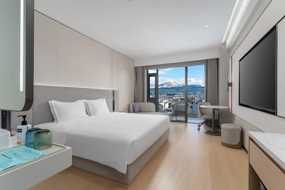 1 King Standard Snow Mountain View Balcony