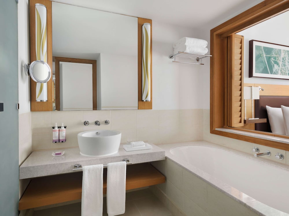 Deluxe Twin Room, Balcony, Partial Sea View