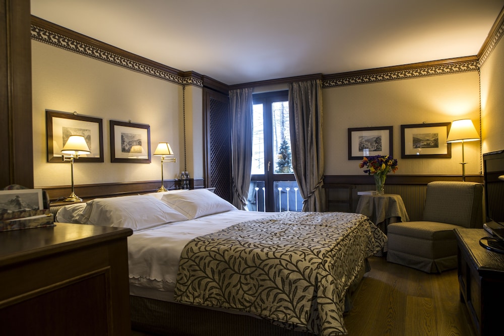 Standard Room, 1 King Bed photo 1