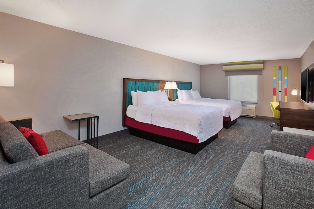 Room, Multiple Beds, Refrigerator & Microwave - Photo 1