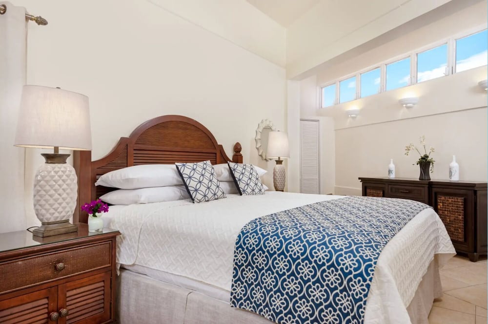 White House Villa, 3 bedrooms, Beach Front photo 2