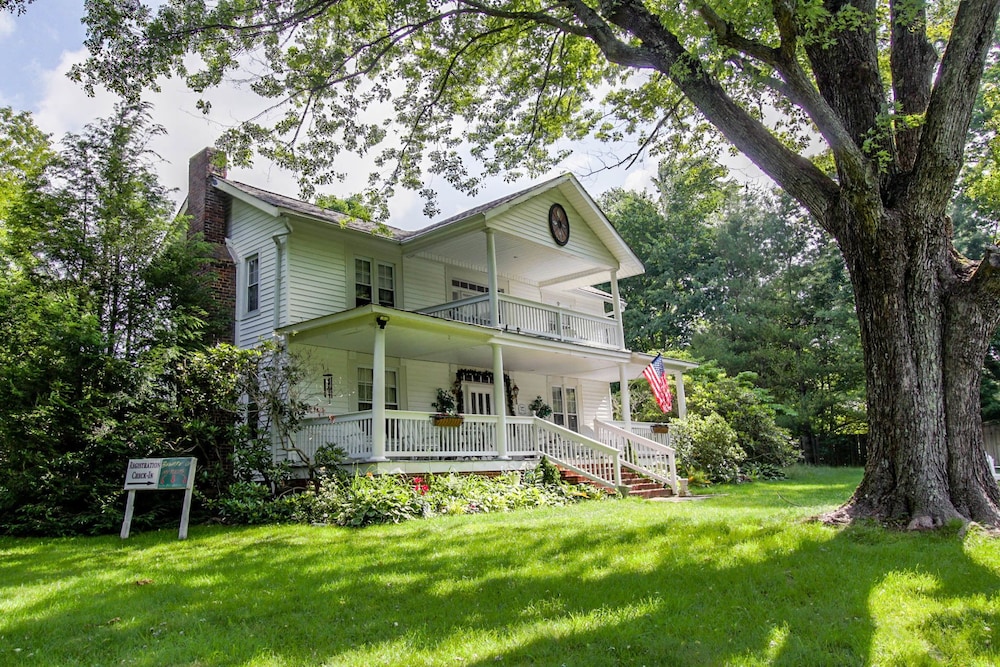 Romantic Room, Ensuite, Mountain View (Juliette) photo 2
