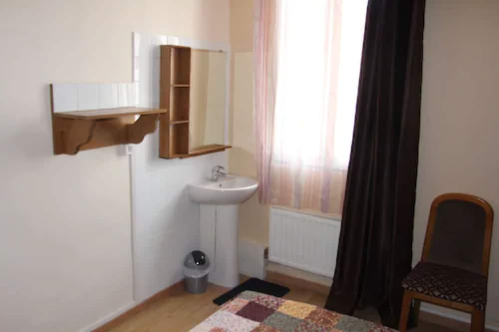 Chambre Simple Économique, salle de bains commune photo 3