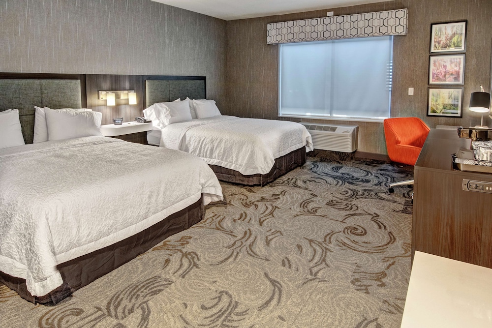 Room, 2 Queen Beds, Accessible (Roll-In Shower, Mobility & Hearing) photo 2