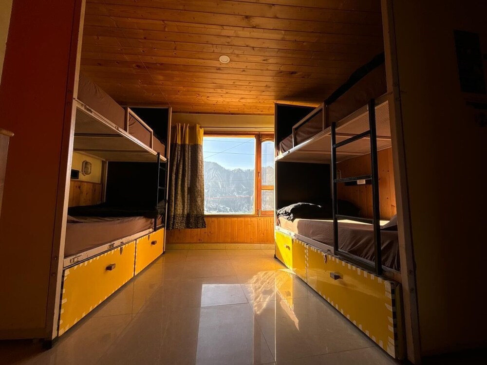 Basic Shared Dormitory, Mixed Dorm