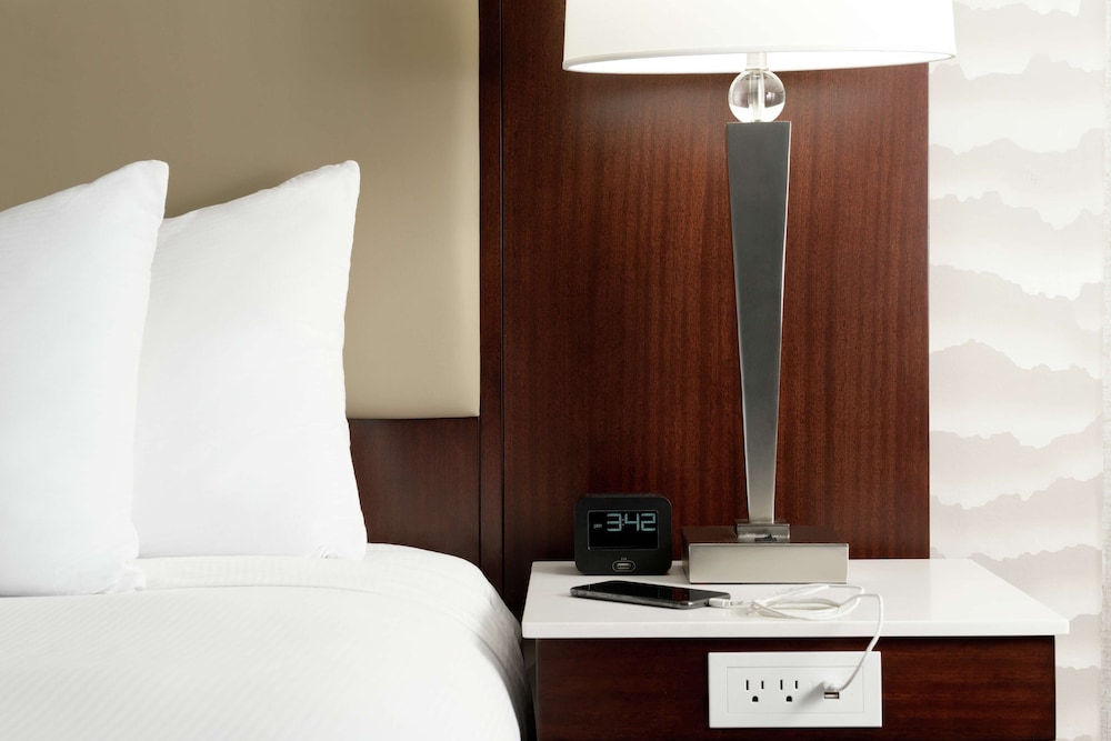Suite, 1 King Bed - Photo 2