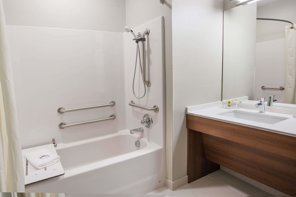 Room, Accessible photo 3