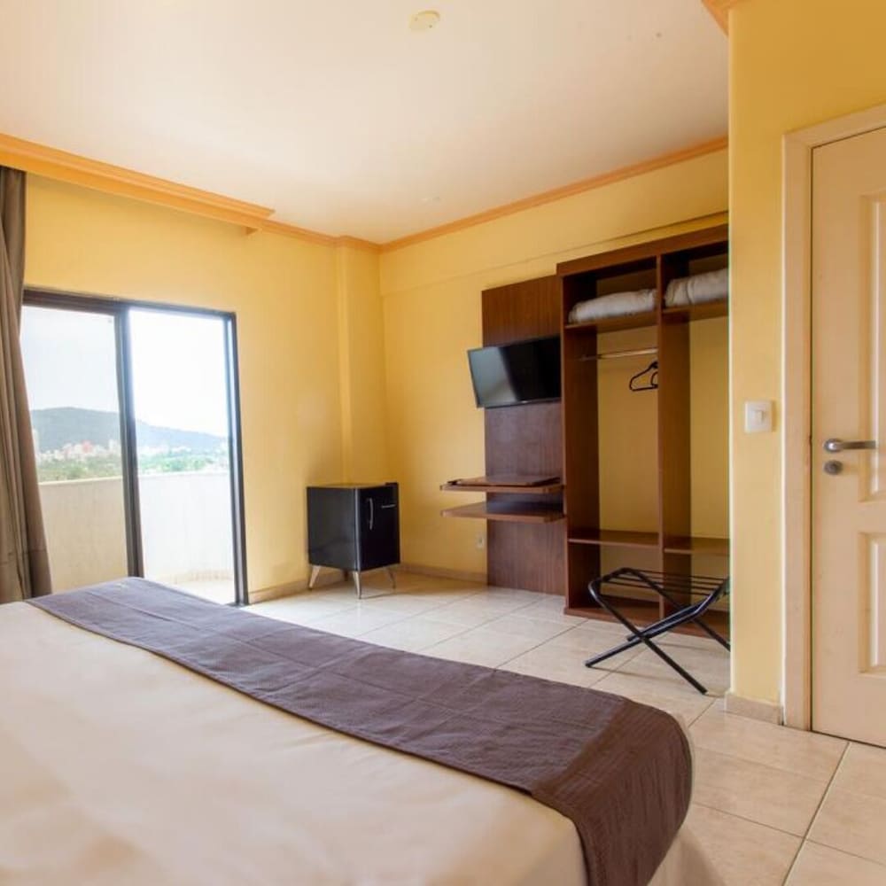 Standard Quadruple Room, Multiple Beds - Photo 8