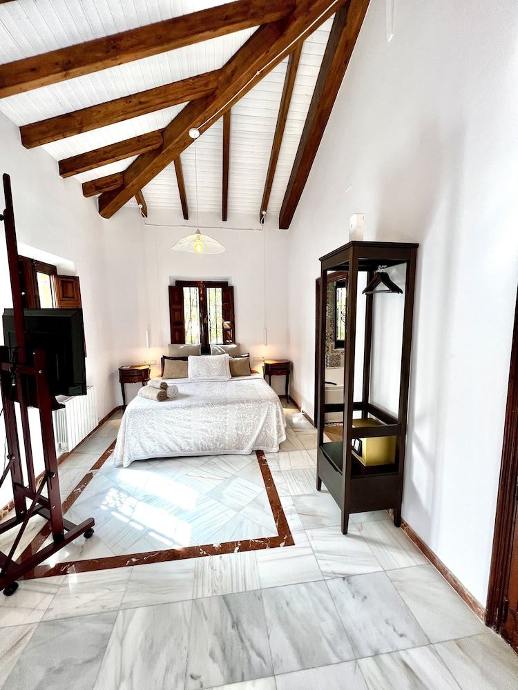 Deluxe Studio Suite