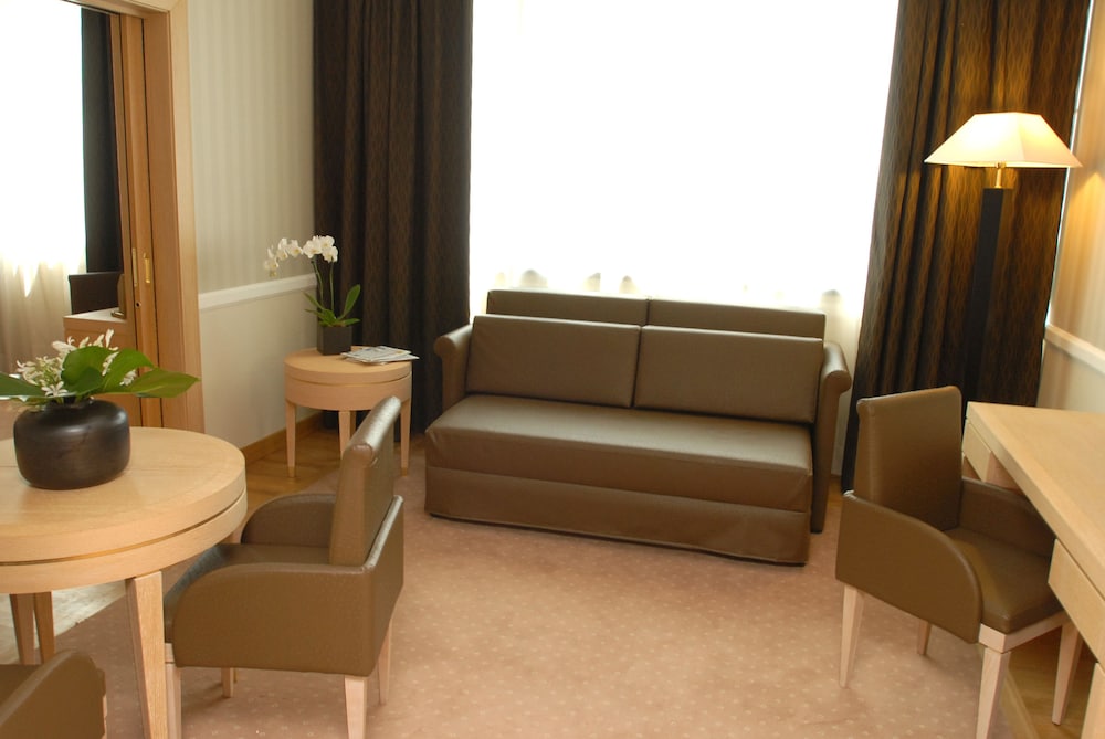 Suite B - Photo 5
