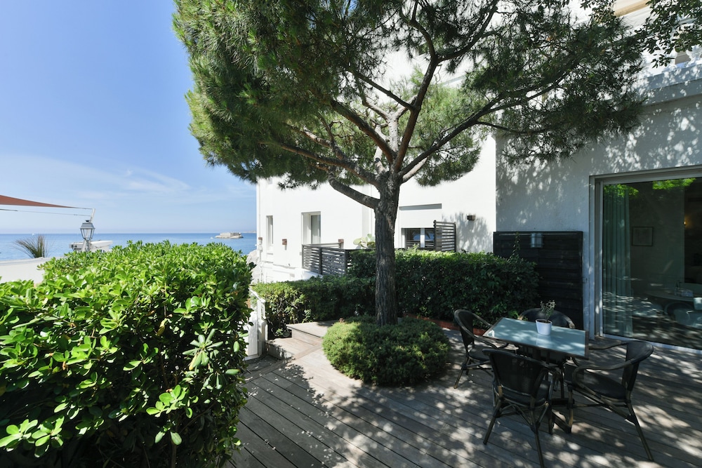Junior Suite, 1 King Bed, Patio, Sea View - Photo 4