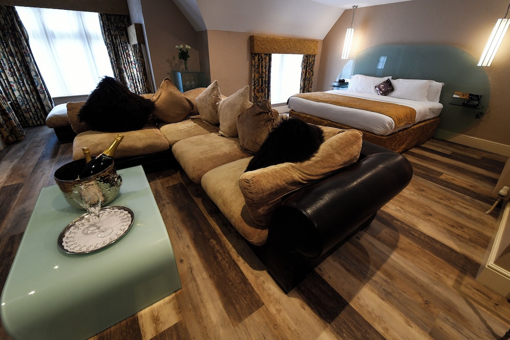 Suite, 1 King Bed photo 2