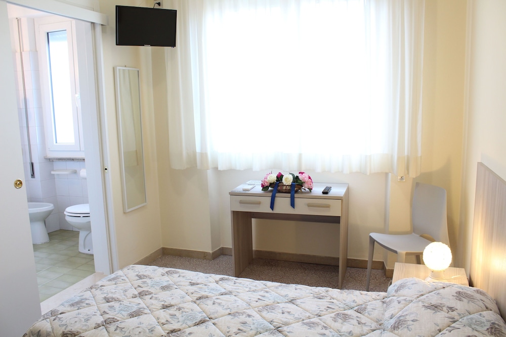 Single Room, Private Bathroom photo 1