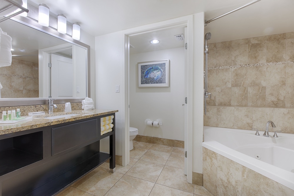Suite, 1 Bedroom, Jetted Tub, Oceanfront - Photo 4