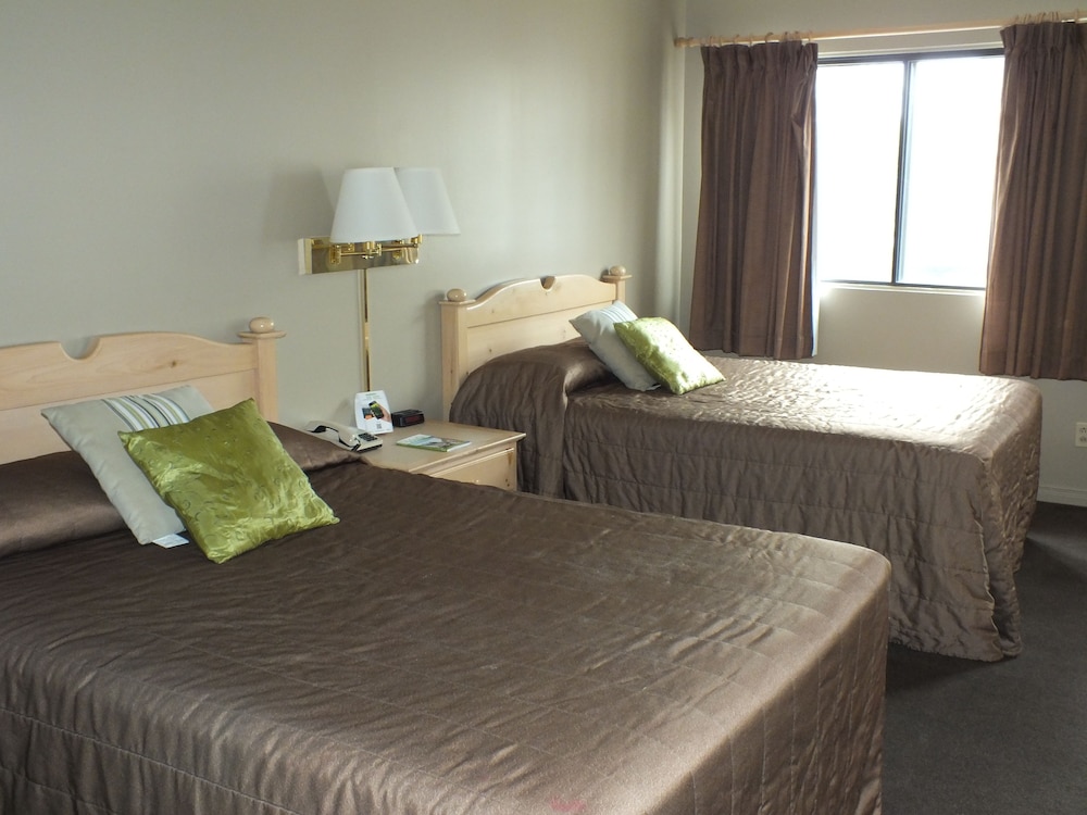 Classic Room, 2 Queen Beds photo 2