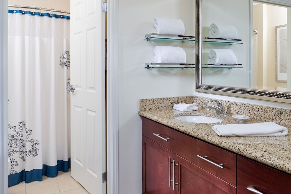 Studio, Multiple Beds, Roll-in Shower photo 1