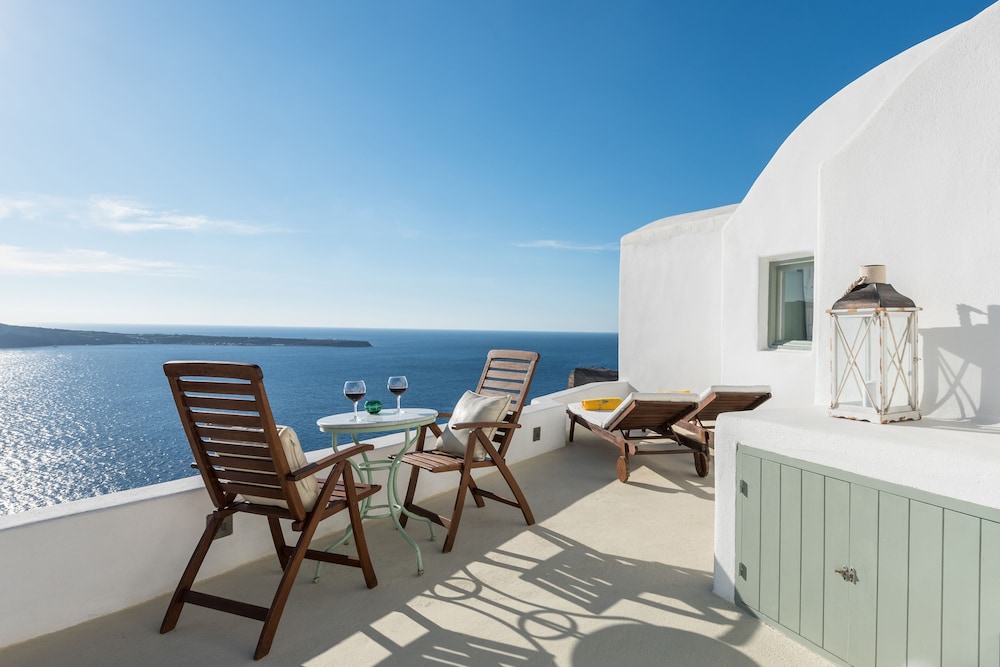 Cliff Nest Honeymoon Suite, Caldera View *access via numerous steps - Photo 5