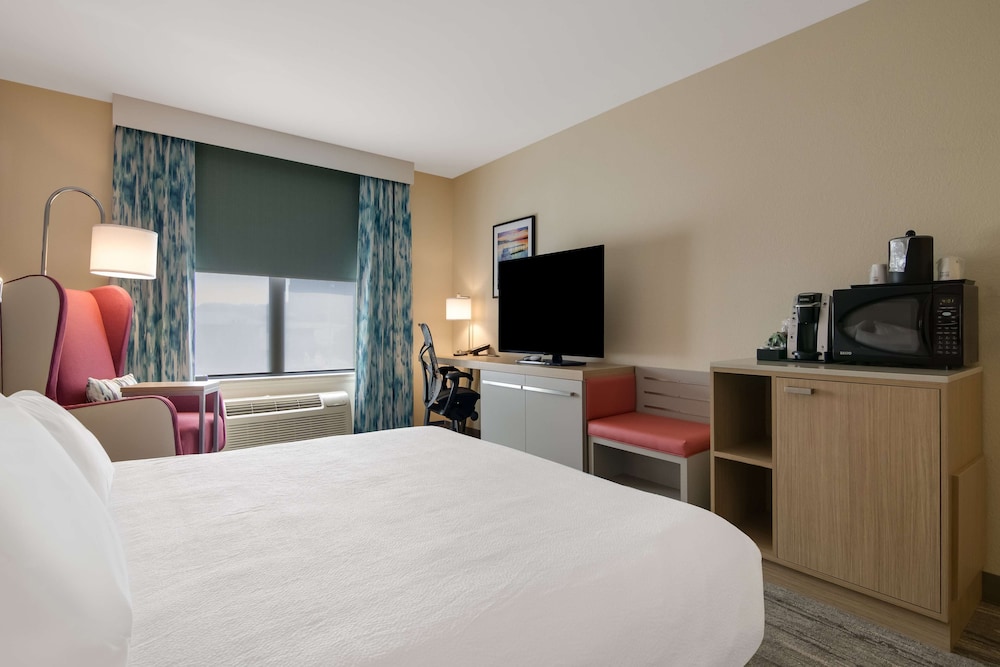 Room, 1 King Bed, Accessible, Bathtub - Photo 4