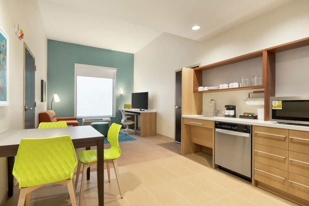 Suite, 1 King Bed, Accessible (Roll-In Shower) - Photo 3