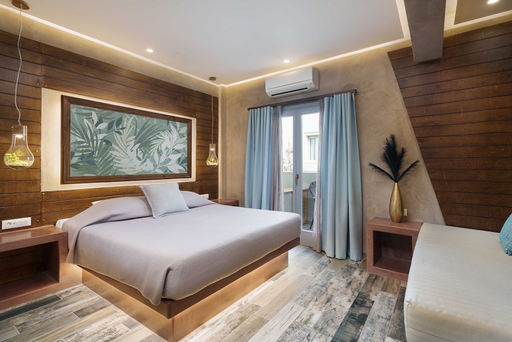Deluxe Room, 1 Queen Bed, Jetted Tub