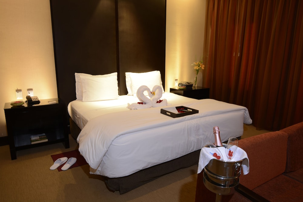 Superior Room, 1 King Bed, Garden View, Garden Area
