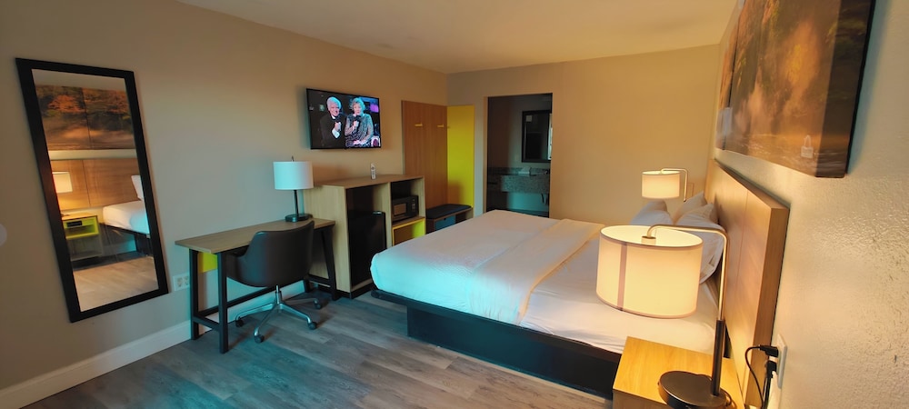 Standard Room, 1 King Bed - Photo 1