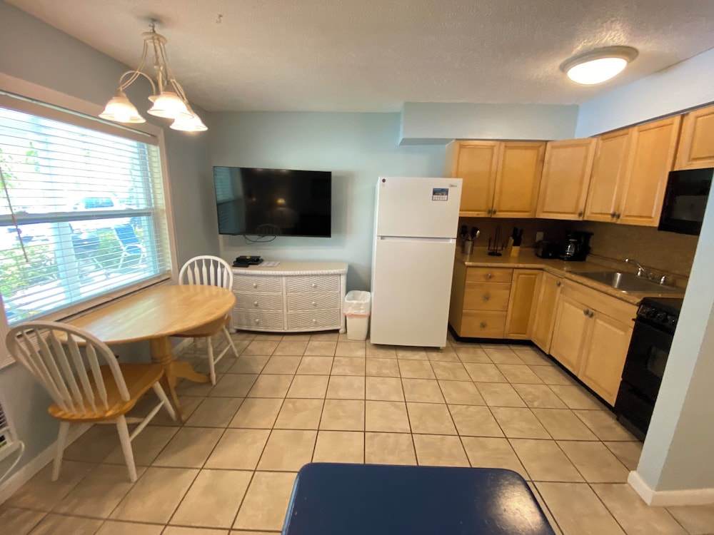 Studio Apartment Units #9 & #9a (at White Sands) photo 3