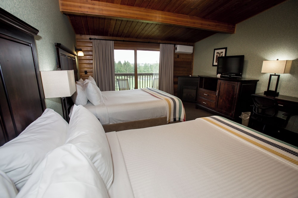Main Lodge, Deluxe 2 Queen Beds photo 2
