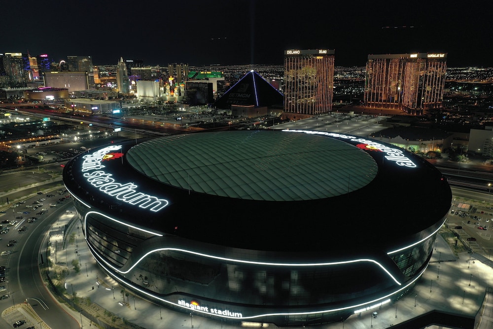 Room (Stadium View) - Photo 1