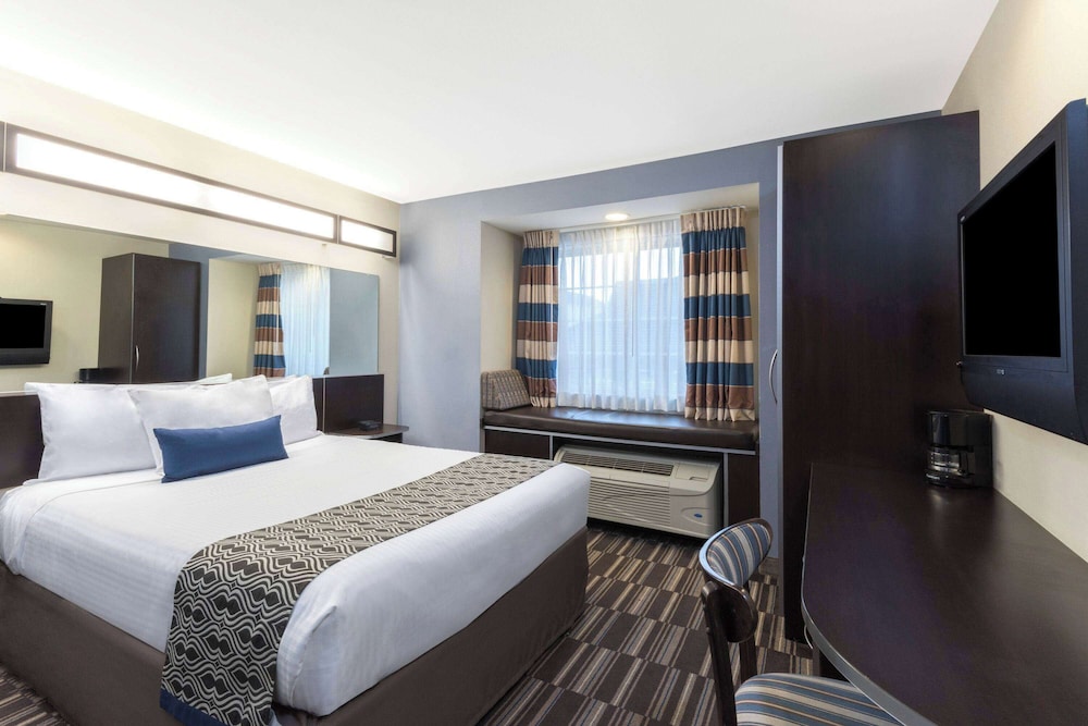 Standard Room, 2 Queen Beds, Accessible - Photo 3