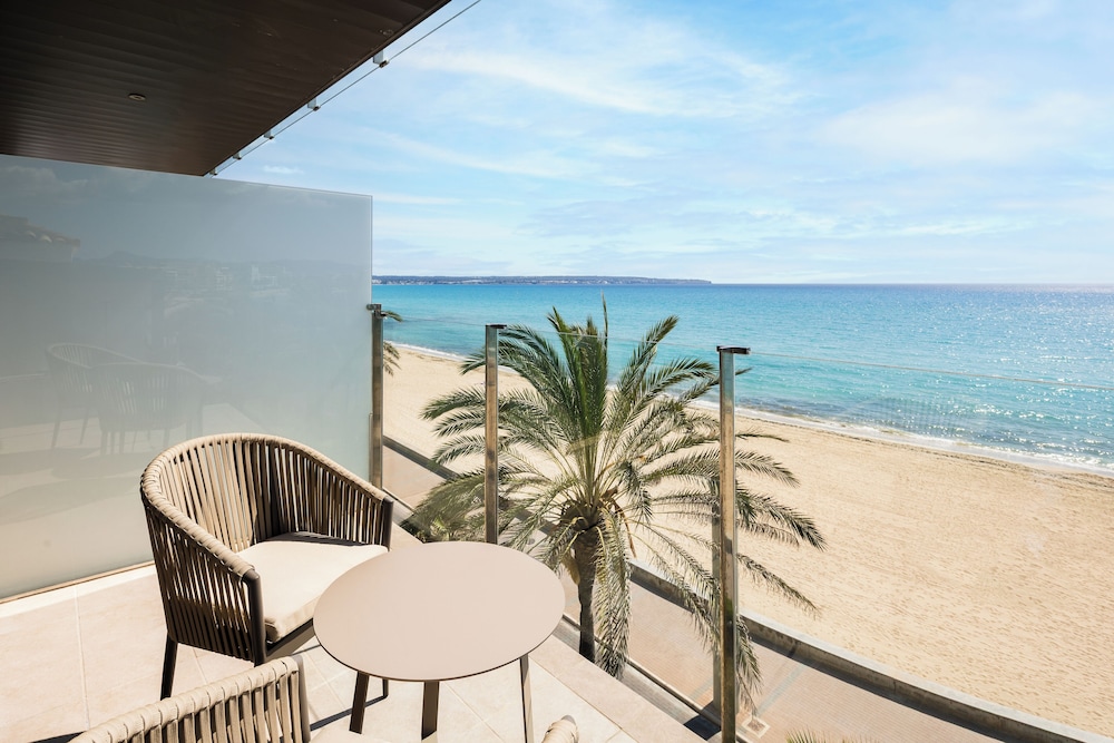 Twin Room, Balcony, Sea View thumbnail 5