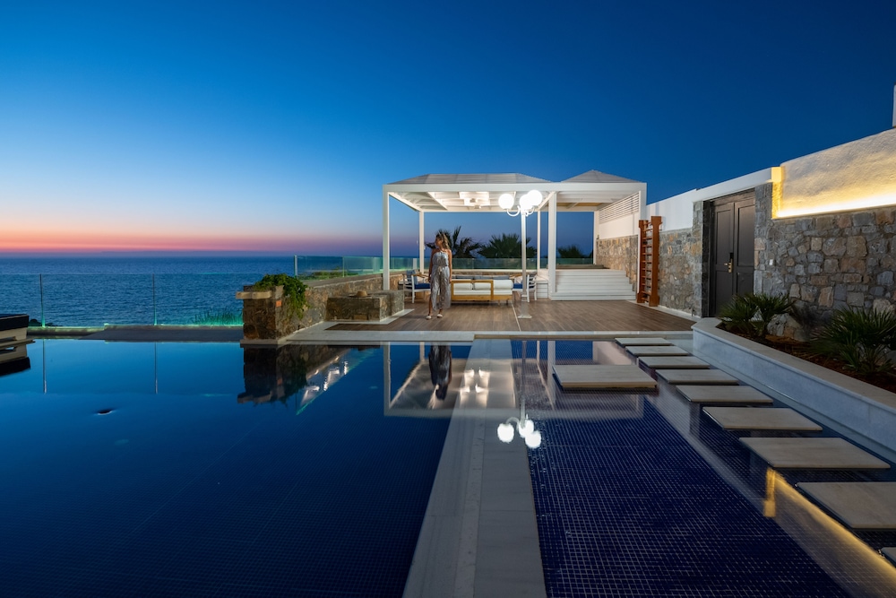 Five Bedroom Royal Villa with Private Pool, Sea View and Hot Tub