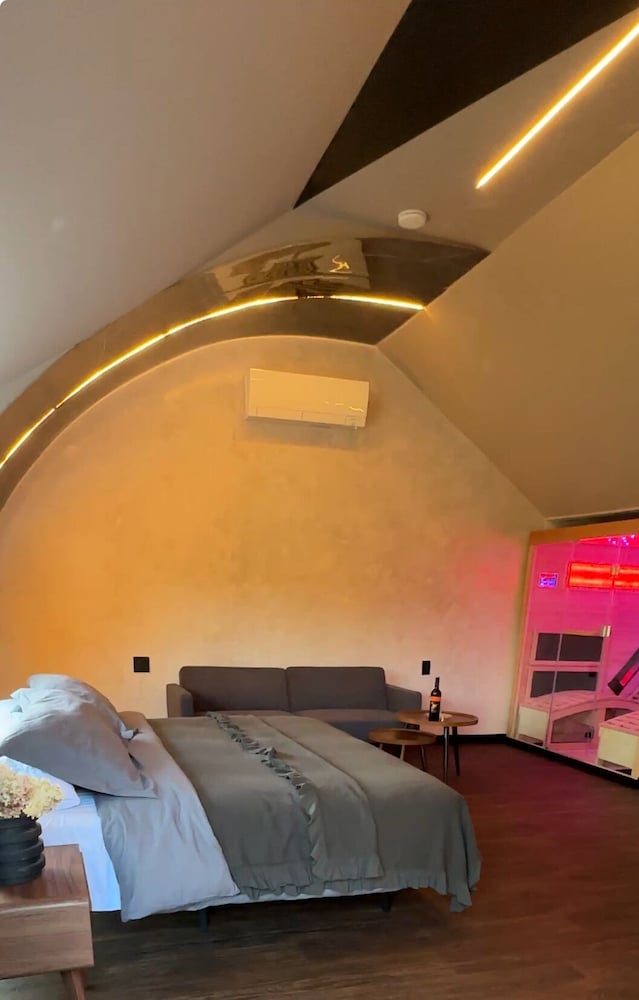 Elite Cabin, 1 King Bed, Sauna photo 3