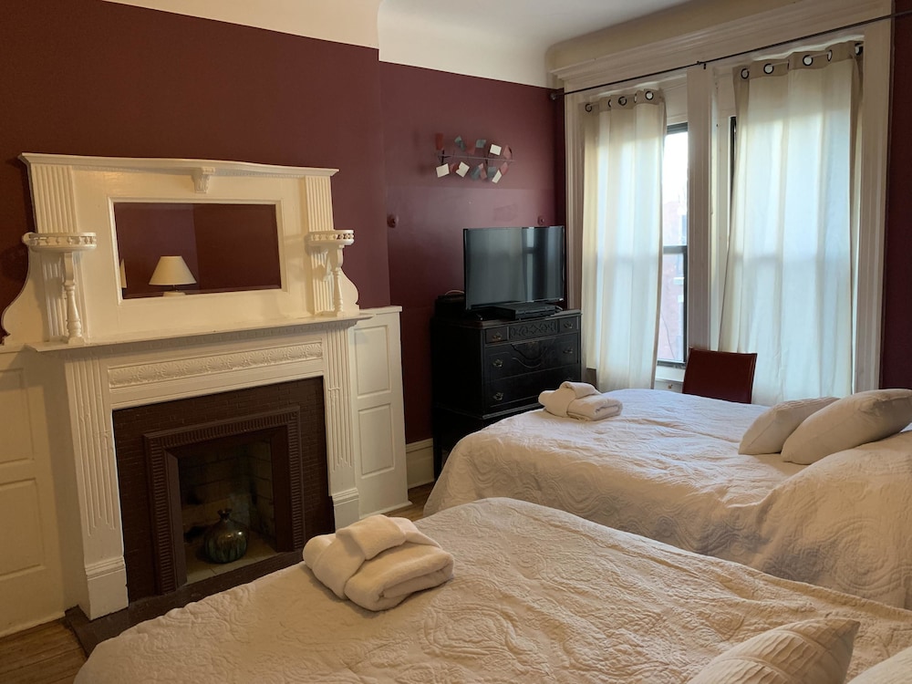 Standard Triple Room, Ensuite, Garden View (Maya Angelou Room) photo 2