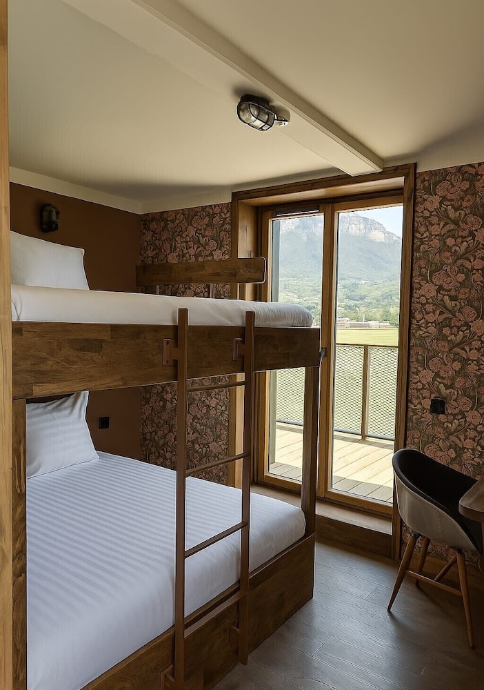 Quadruple Room, Balcony, Mountain View