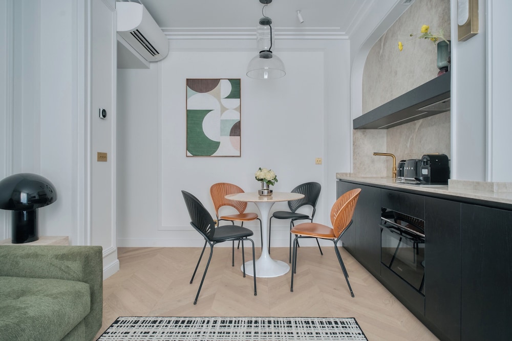 Deluxe One-Bedroom Apartment with Balcony and City View 201