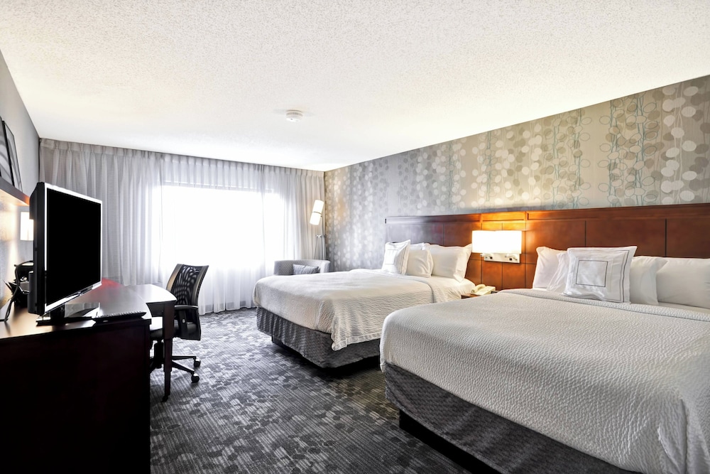 Deluxe Room, 2 Queen Beds - Photo 1