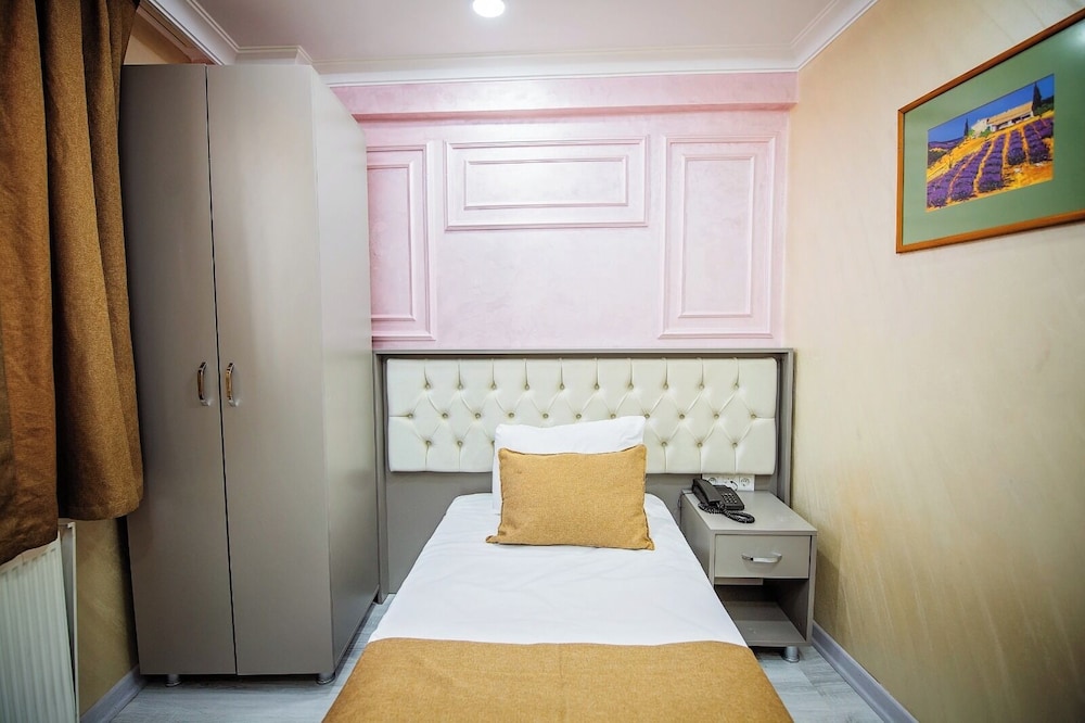 Basic Room photo 2