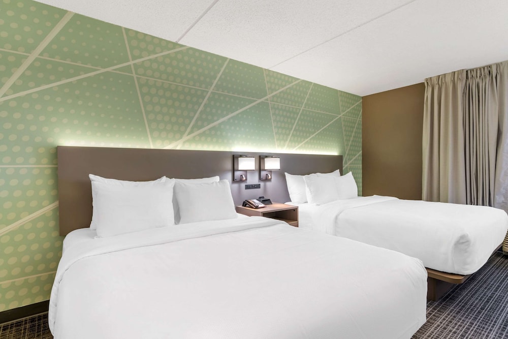 Business Room, 2 Queen Beds, Non Smoking (Suite) - Photo 2